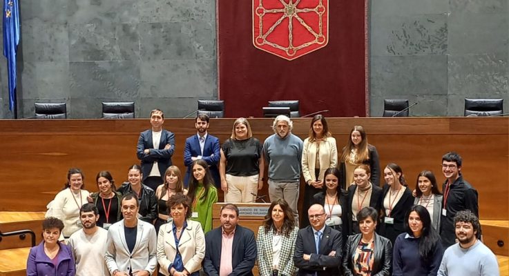 XV Torneo de Debate de Bachillerato, organizado por la UPNA y el Parlamento de Navarra